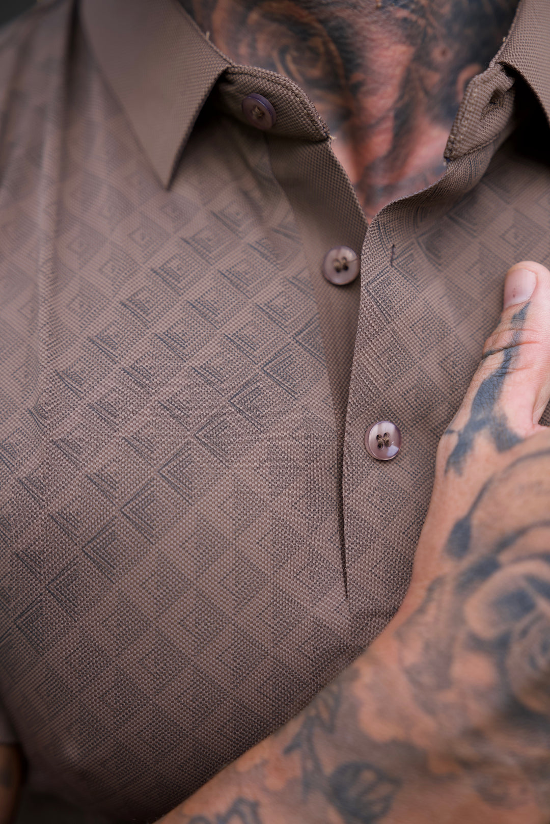 Tenace: Polo Artisanal à Motif Croisé